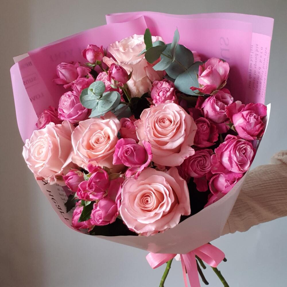 Buchet Romantic Cu Trandafiri Roz