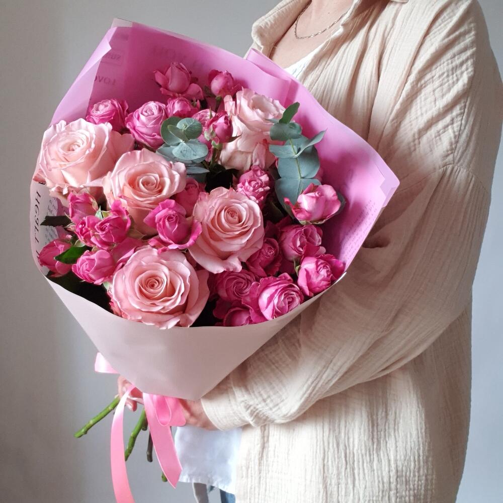 Buchet Romantic Cu Trandafiri Roz