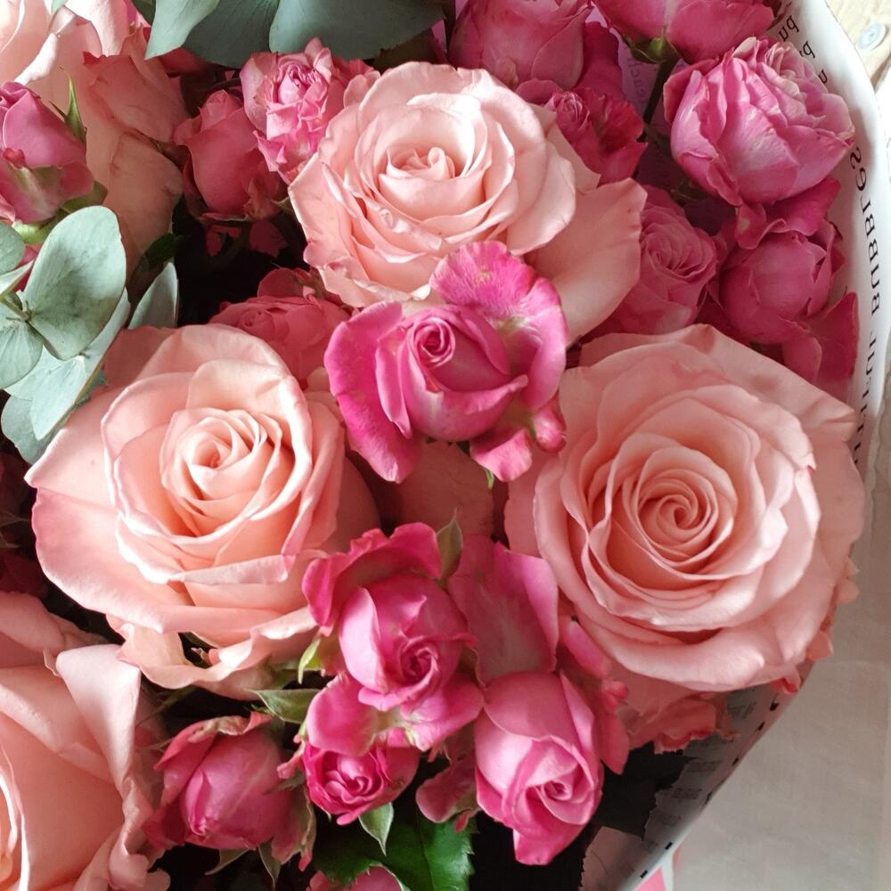 Buchet Romantic Cu Trandafiri Roz