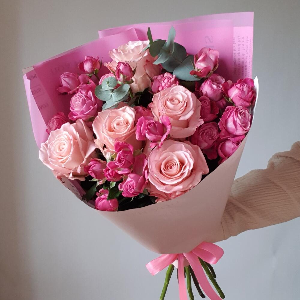 Buchet Romantic Cu Trandafiri Roz