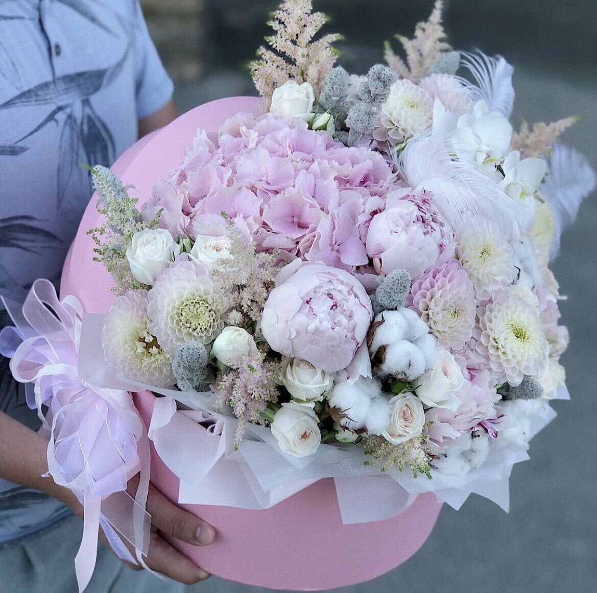 Cutie florală pastel cu hortensie și bujor